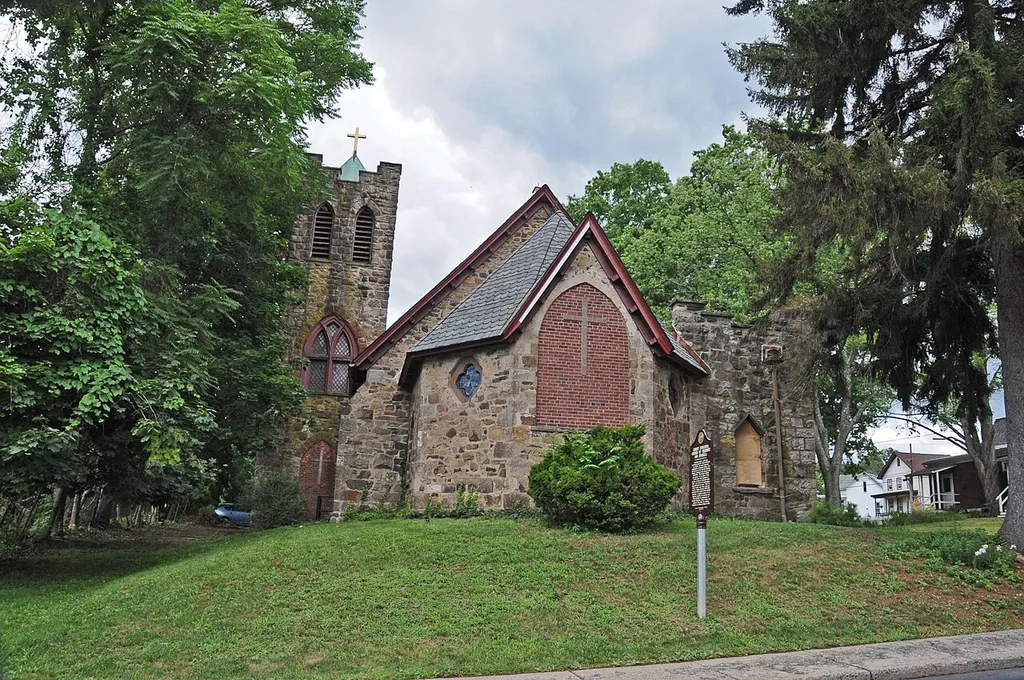 IT WAS DESIGNED BY NOTED ARCHITECT CHARLES BABCOCK (1829–1913) AND BUILT IN 1864-1865. IT IS A GOTHIC REVIVAL STYLE BLUESTONE RUBBLE CHURCH.