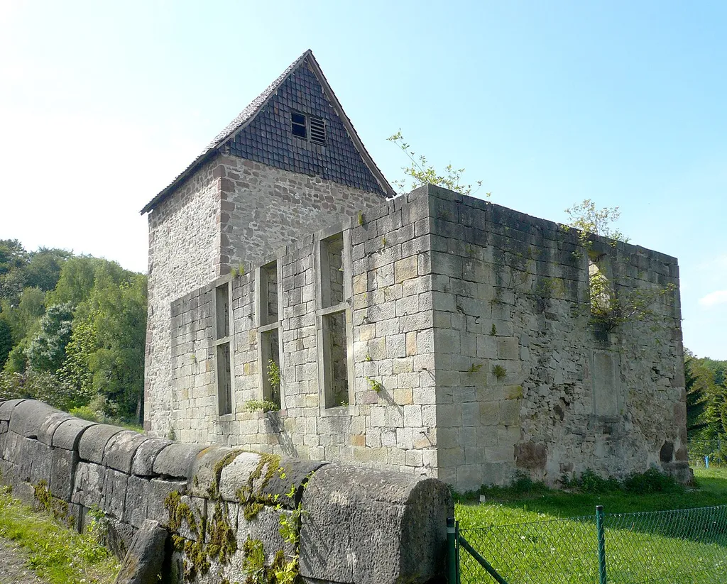 Ruine der alten Kirche in Weißenbach, Großalmerode, Hessen