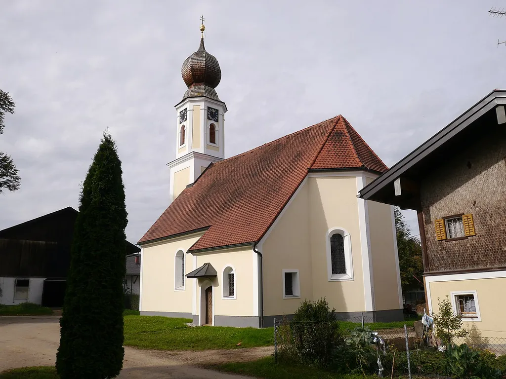 Kath. Filialkirche hl. Martin und ehem. Friedhof