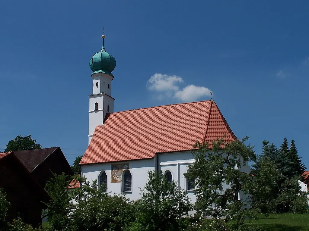 Weng Hörmannsdorf, Halbergstraße 2. Katholische Kirche St. Barbara, spätgotisch, Mitte 15. Jahrhundert, barockisiert 1695; mit Ausstattung.
