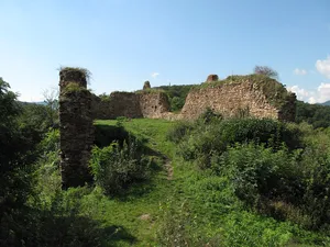 Oparno Castle