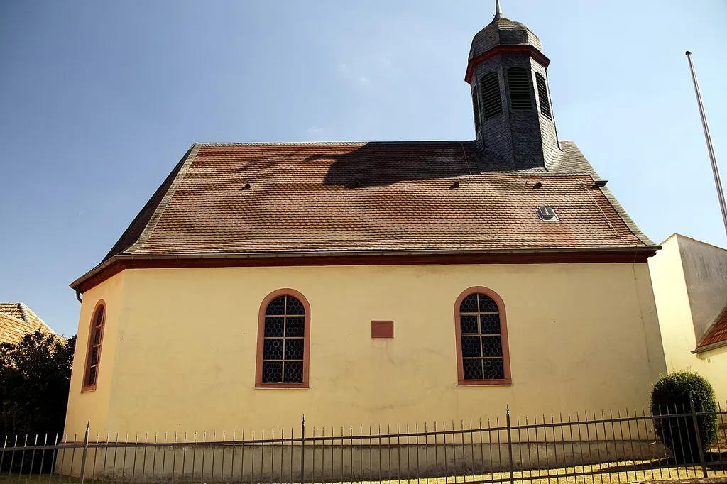 Ansicht der Nordseite von der Evangelischen Kirche in Monzernheim (Rheinhessen)
