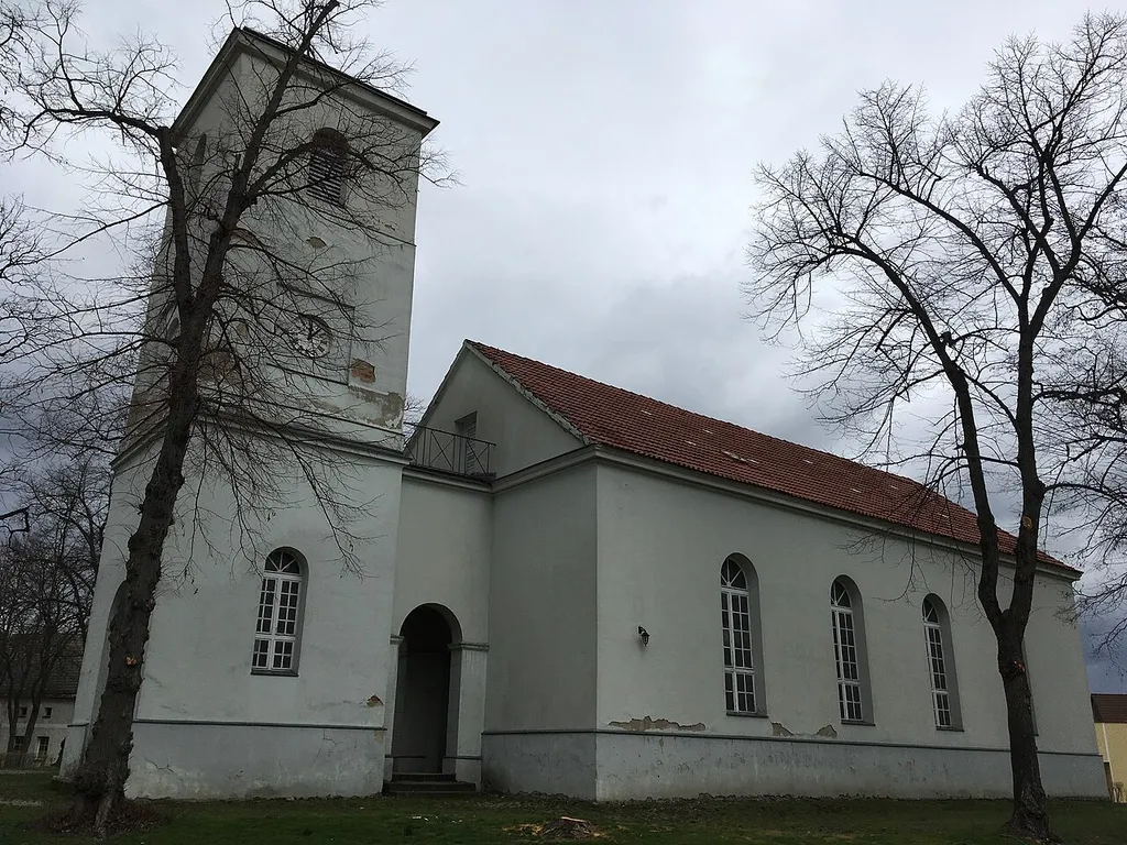 Die Dorfkirche Jänickendorf entstand in den Jahren 1833 bis 1835 im Rundbogenstil. Sie steht auf dem historischen Dorfanger in Jänickendorf, Gemeinde Nuthe-Urstromtal in Brandenburg.