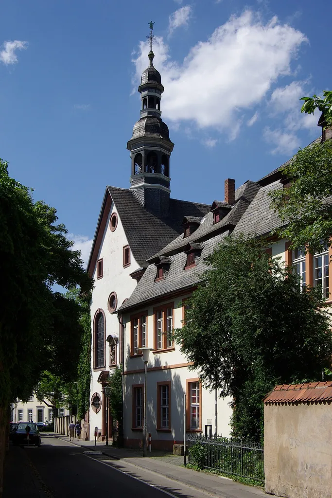 Trier, Flanderstraße 2, Sichelstraße 19: ehemaliges Welschnonnenkloster, heute unter anderem Auguste-Viktoria-Gymnasium und Staatliches Studienseminar; ehemalige Klosterkirche: hochbarocker Saalbau mit Dachreiter, 1714–36 (Weihe), Architekt Nicolaus Minden, Erneuerung um 1730, Architekt Frater Joseph Walter; Ausstattung; Kloster: Dreiflügelanlage mit Mansarddächern, 1728-34, Architekt Frater Joseph Walter; vorbarocke und barocke Keller; zwei neubarocke Torbögen, 1906, Architekt Hermann Fülles