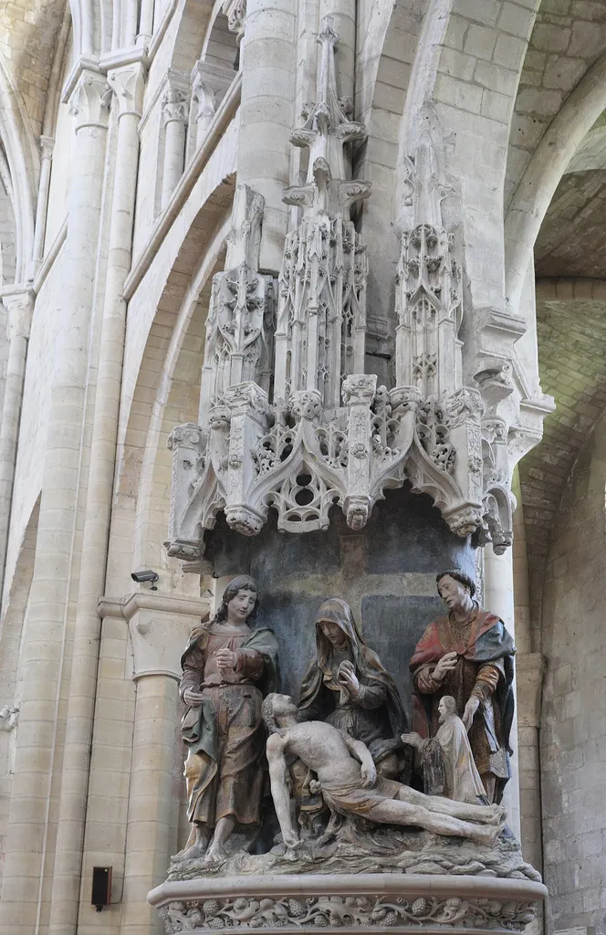 Katholische Pfarrkirche Saint-Étienne in Beauvais im Département Oise in der Region Hauts-de-France (früher Picardie) in Frankreich, Pietà aus dem ersten Viertel des 16. Jahrhunderts