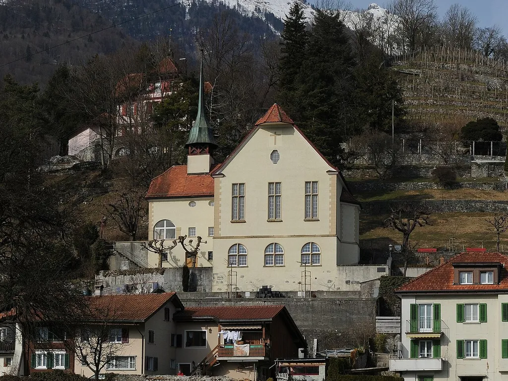 Die Zwinglikirche in Weesen im Kanton St. Gallen ist ein evangelisch-reformiertes Gotteshaus. Benannt ist die Kirche nach dem Reformator Huldrych Zwingli, der als Kind von 1490 bis 1494 in Weesen bei seinem Onkel lebte, dem Dekan Bartholomäus Zwingli.