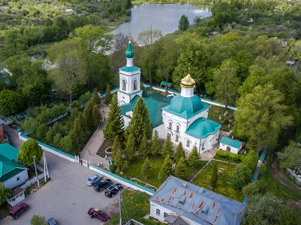 Кочаковский некрополь – семейное кладбище Толстых, находящееся при Никольской церкви, основанной во второй половине XVII века. Съемка с дрона целиком https://deadokey.livejournal.com/334975.html