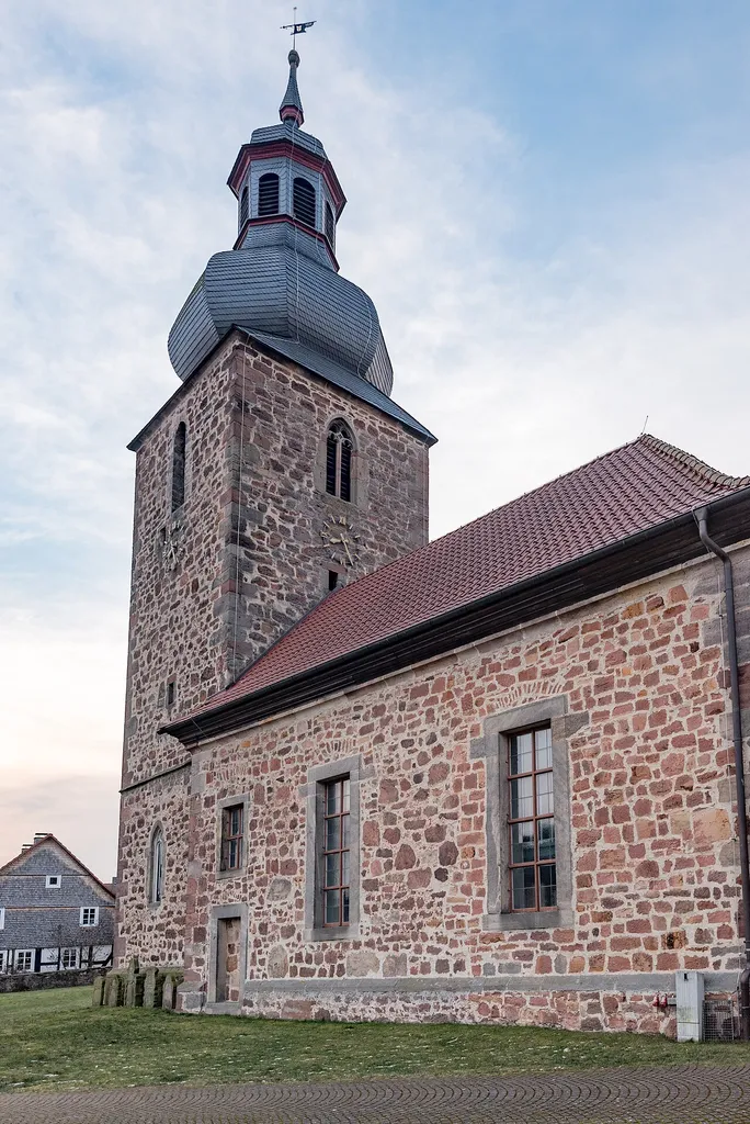 Niederaula, Kerspenhausen, Kirchplatz, Evangelische Kirche