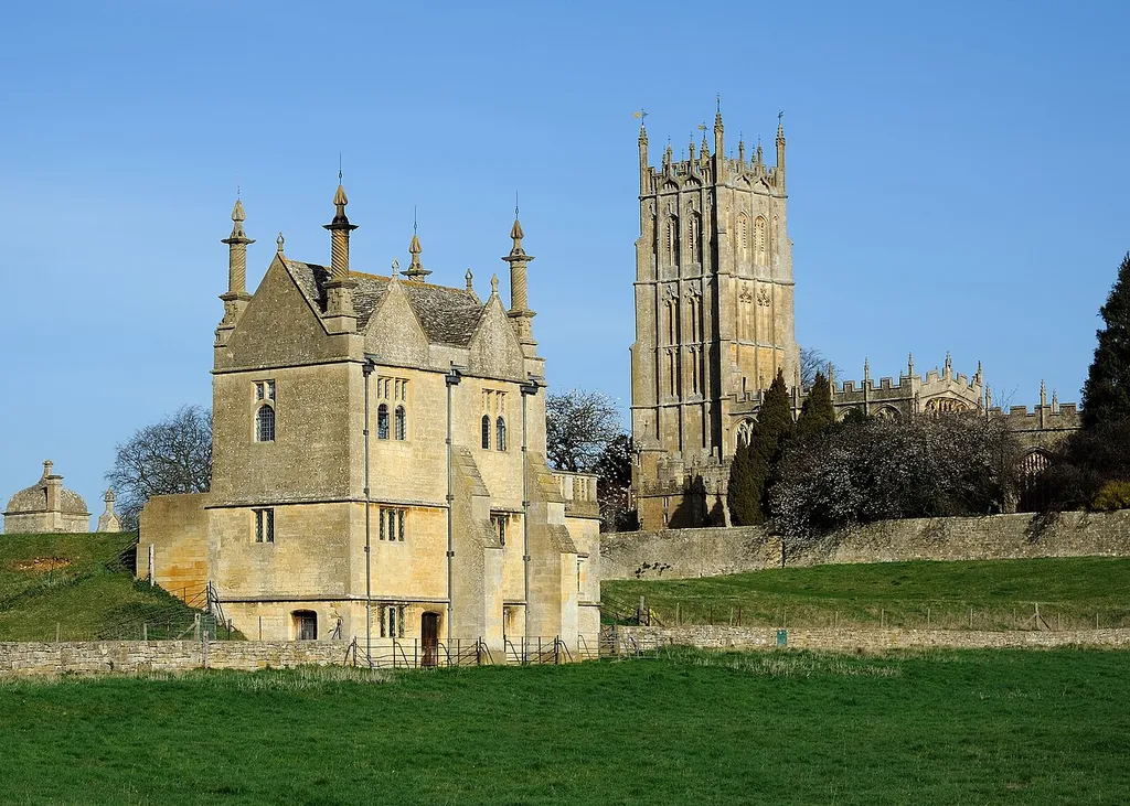 The gate and East Banqueting House of Campden Court and St James's Church in Chipping Campden
