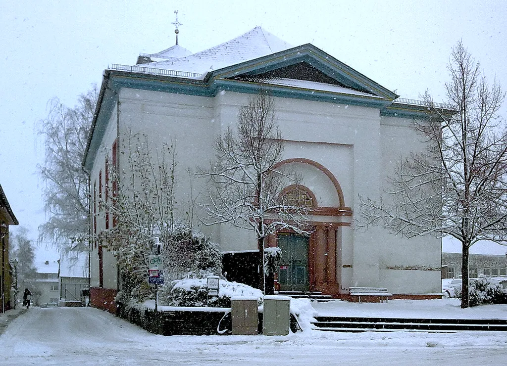 Die Ev. Kirche in Taunusstein-Wehen. Erbaut nach Plänen von Baurat Carl Florian Goetz 1810-1812. Fassadengestaltung unter dem Einfluss von Christian Zais.