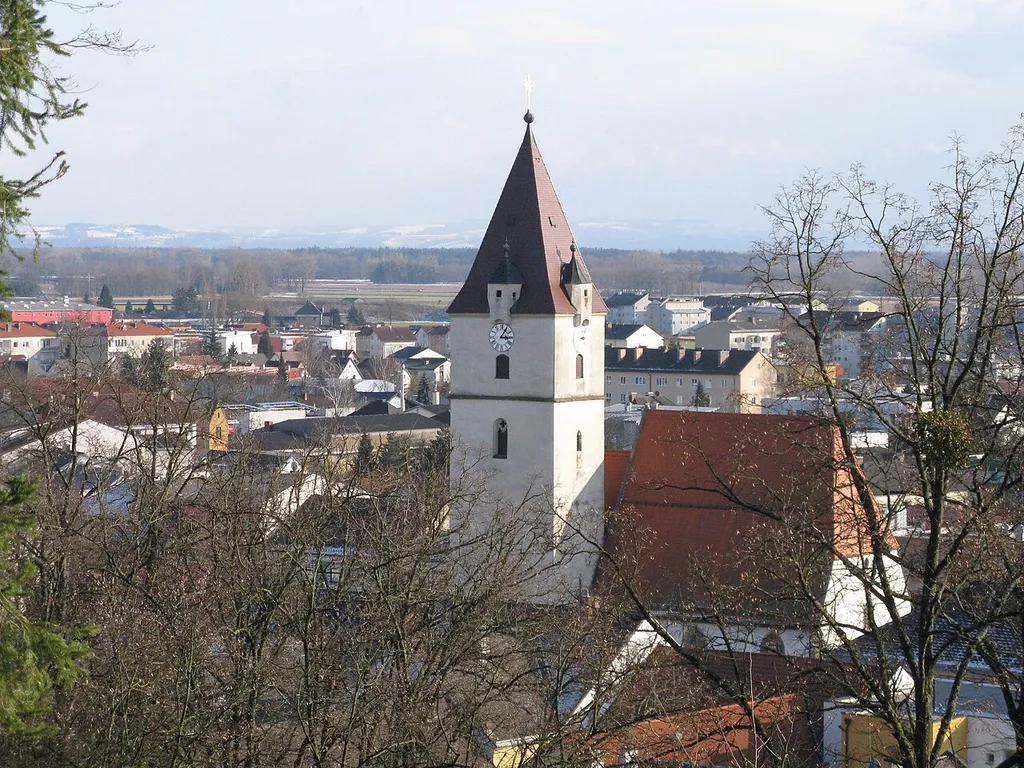 Blick auf Perg mit Stadtpfarrkirche