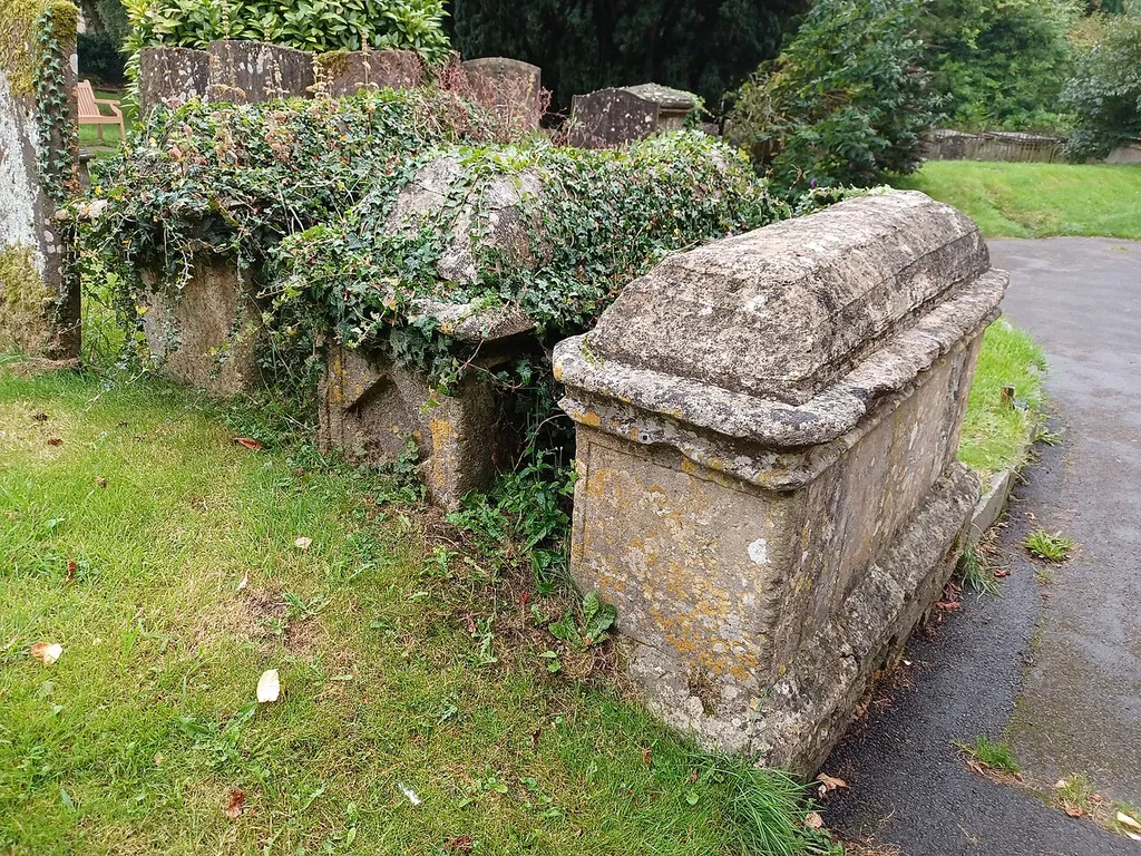 Chipping Norton, Row Of 3 Bale Tombs About 12 Yards South East Of South Porch Of St Marys Church.