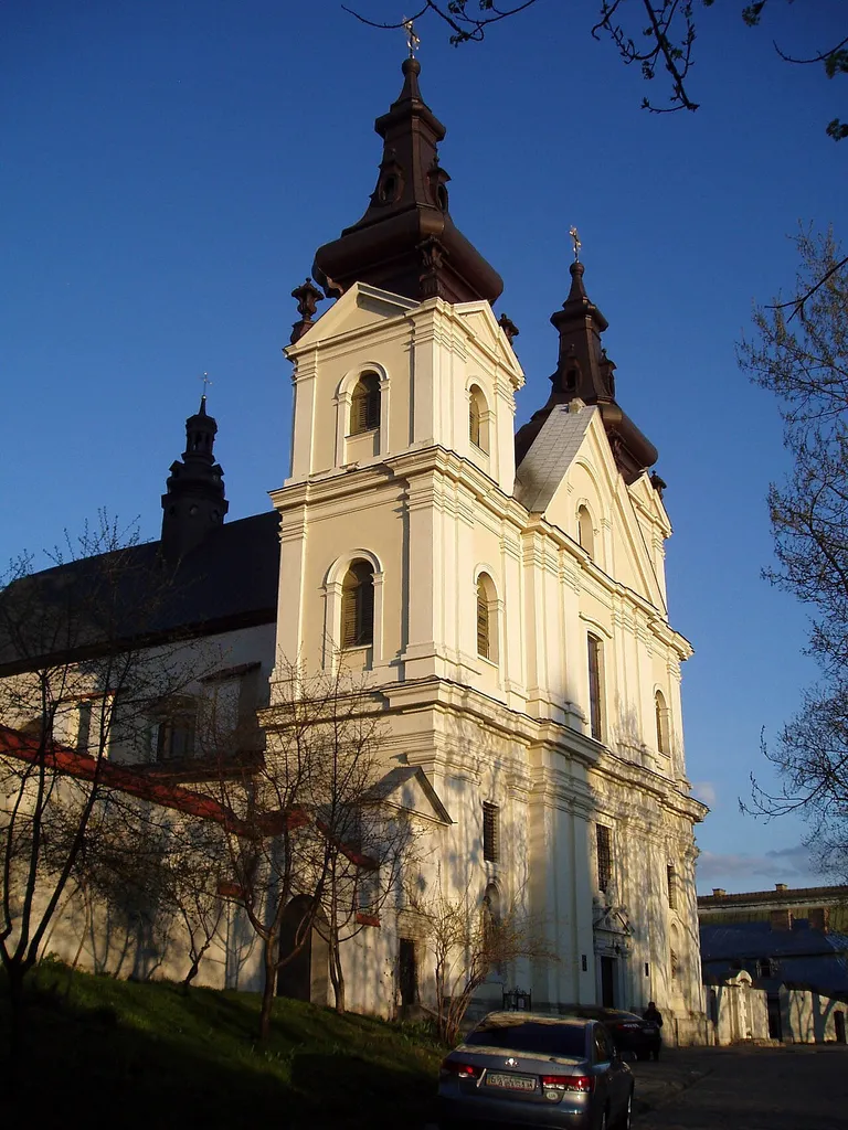 Церква св. архангела Михаїла у Львові.