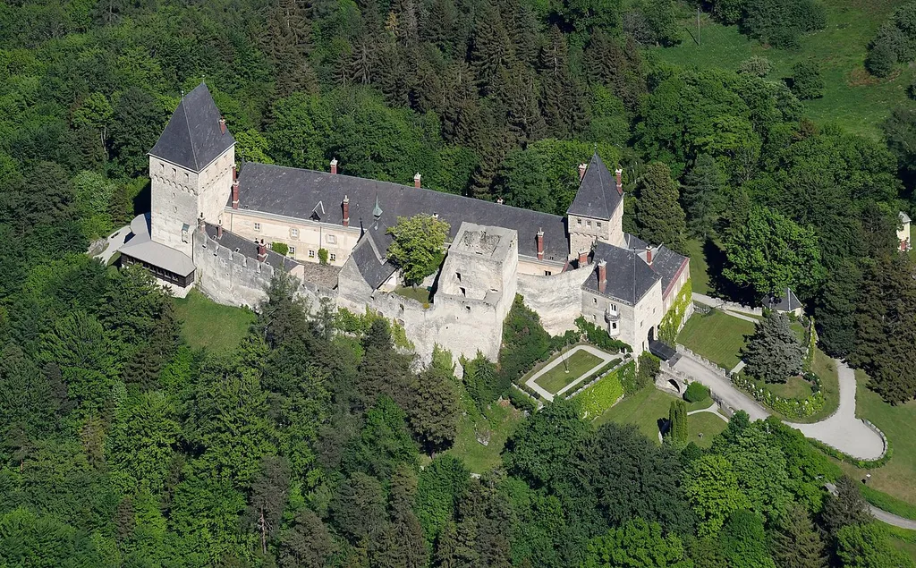 Aerial image of the Burg Wartenstein (view from the southwest)