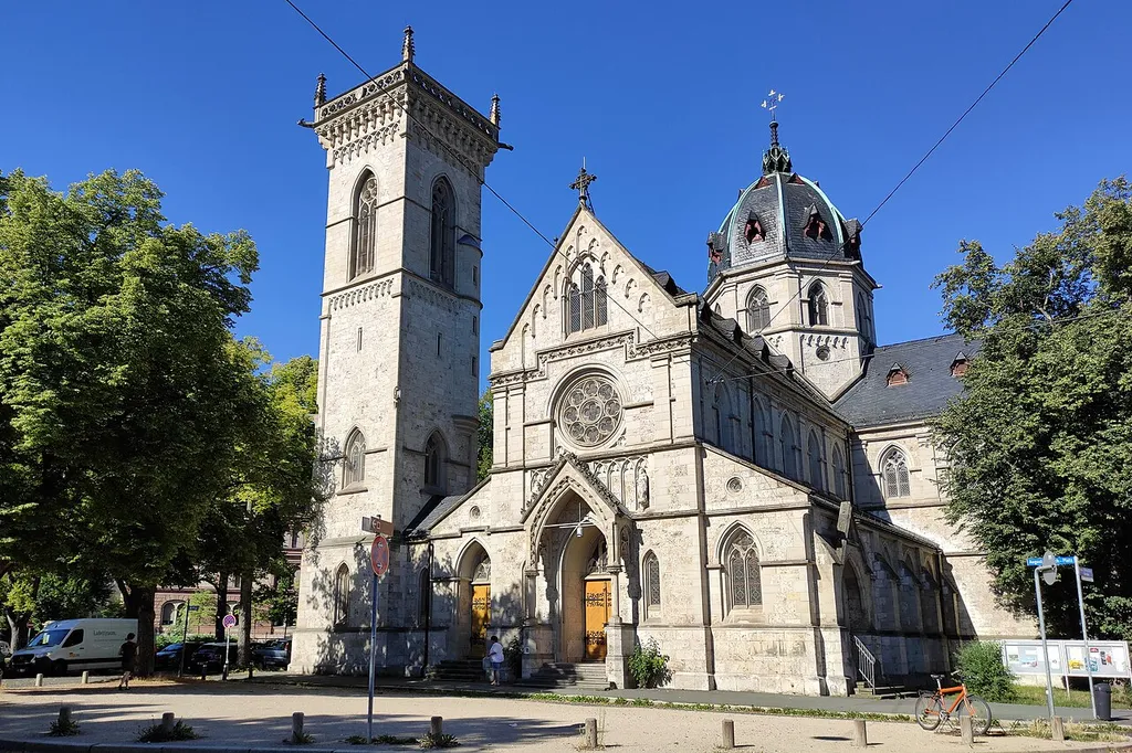 Die Herz-Jesu-Kirche ist die Pfarrkirche der katholischen Pfarrei Weimar in der Paul-Schneider-Straße 1.