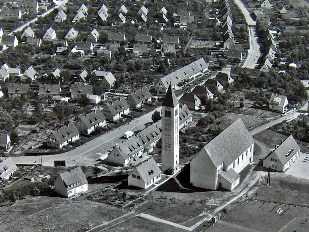 Bad Neustadt-Gartenstadt with the church of Kirche St. Konrad in 1960