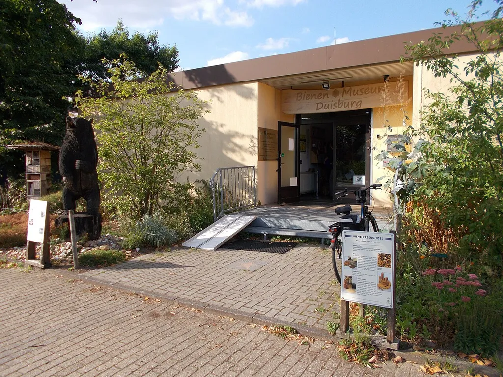Das Bienenmuseum in Duisburg Rummeln-Kaldenhausen ist ein kleines Imkereimuseum des Kreisimkerverband Duisburg e. V.