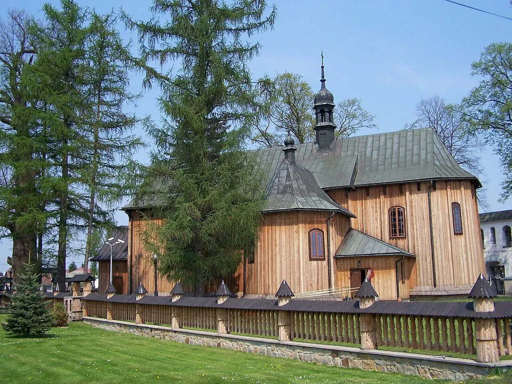 Zabytkowy kościół w Humniskach