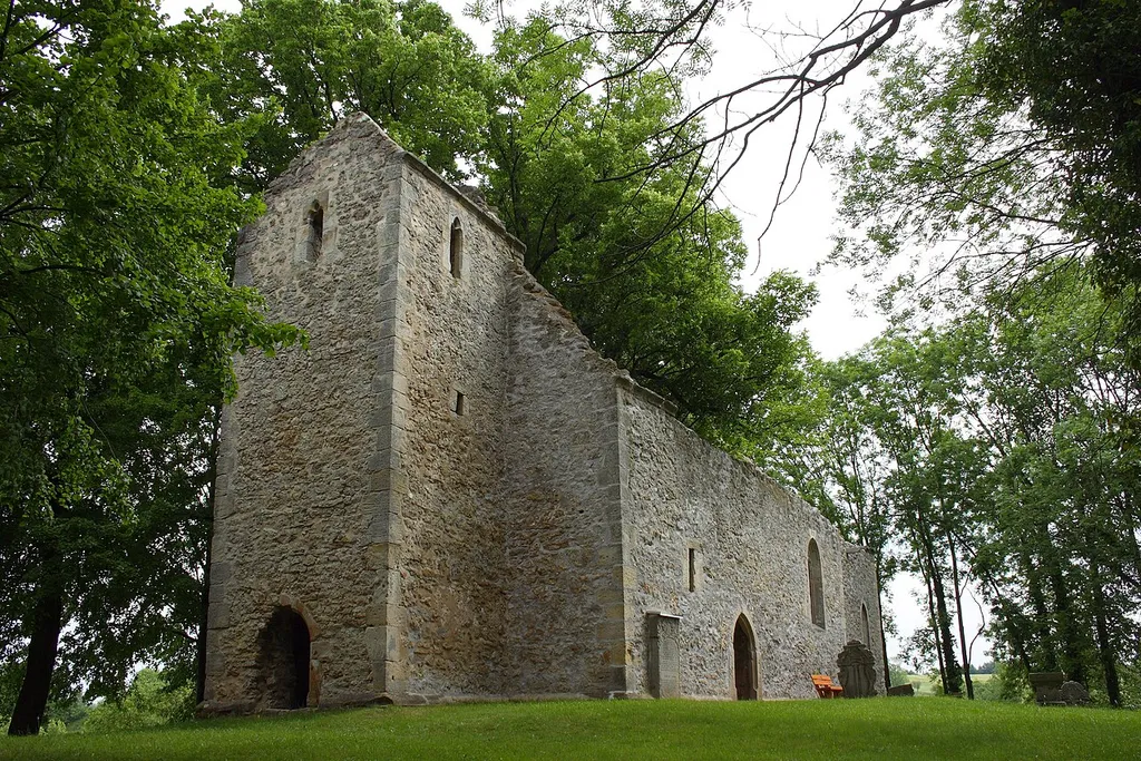 Die "Totenkirche", ehemalige evangelische Pfarrkirche von Abterode, einem Ortsteil von Meißner im Werra-Meißner-Kreis (Hessen), aus dem 14. Jahrhundert