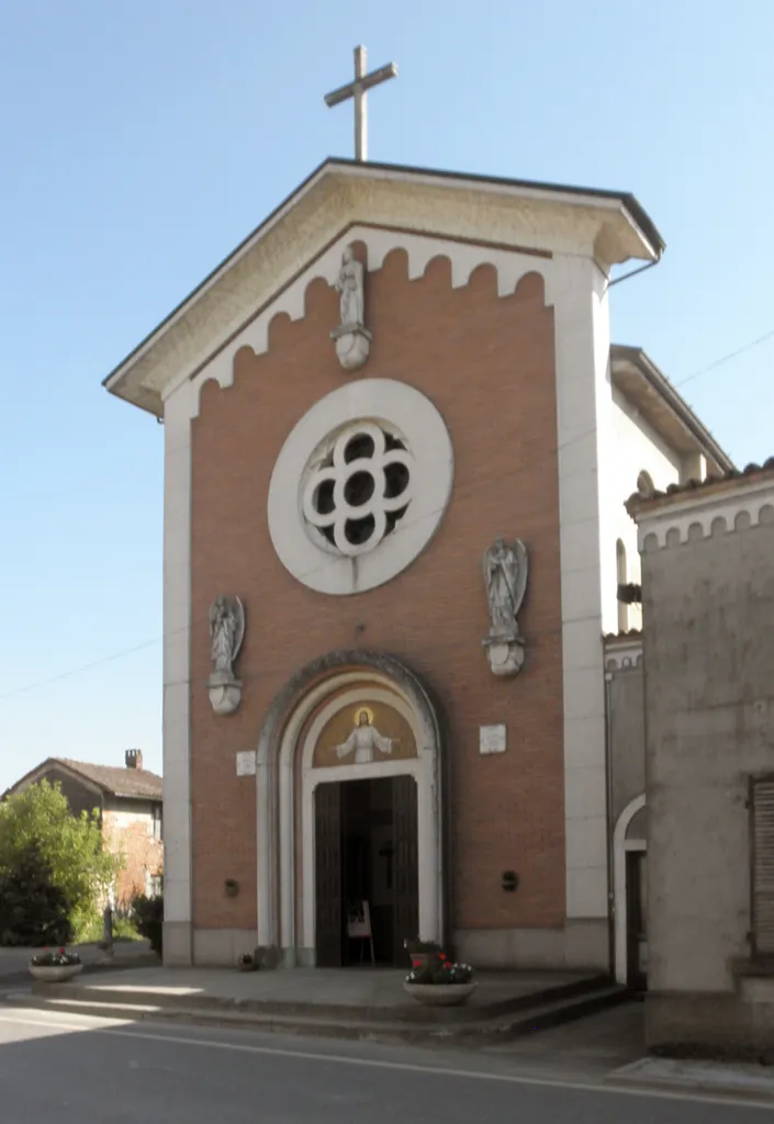 La chiesa parrocchiale dei Santi Pietro e Andrea Apostoli a Guzzafame, frazione di Senna Lodigiana.