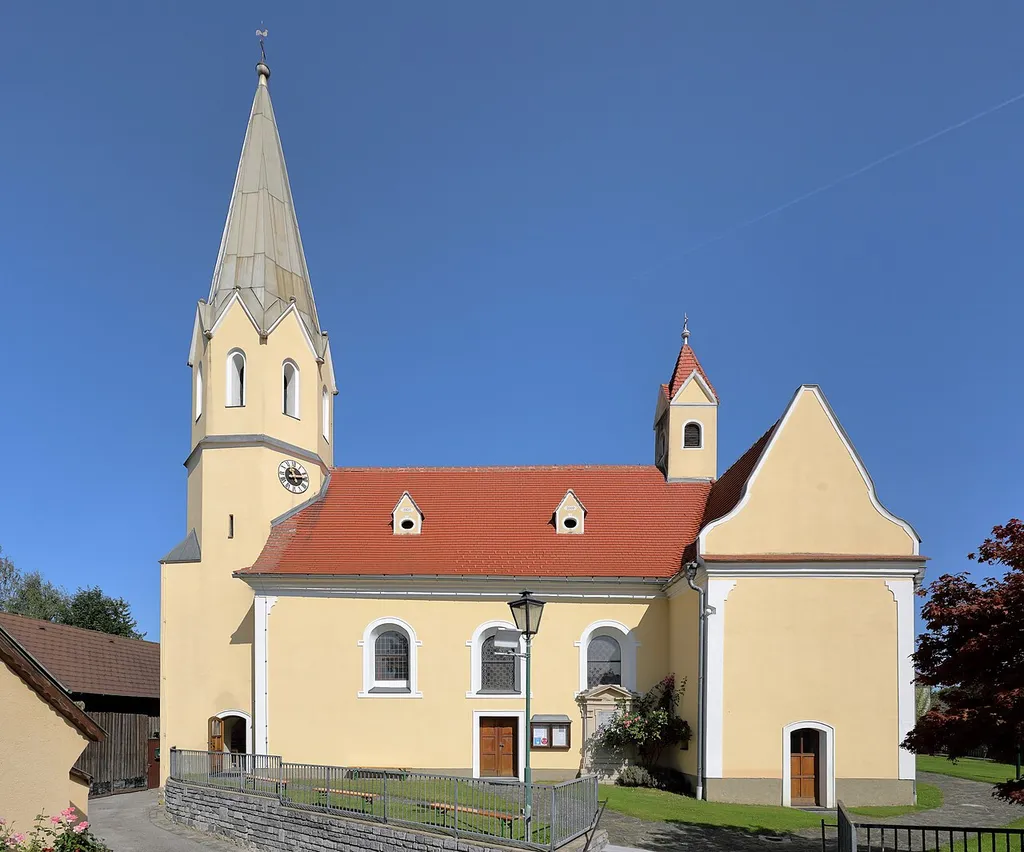 Die röm.-kath. Pfarrkirche hl. Pankratius in Els, ein Dorf in der niederösterreichischen Marktgemeinde Albrechtsberg. Eine im Kern mittelalterliche/gotische Kirche mit vorgestelltem Westturm, die 1724/26 umgebaut und barockisiert wurde.