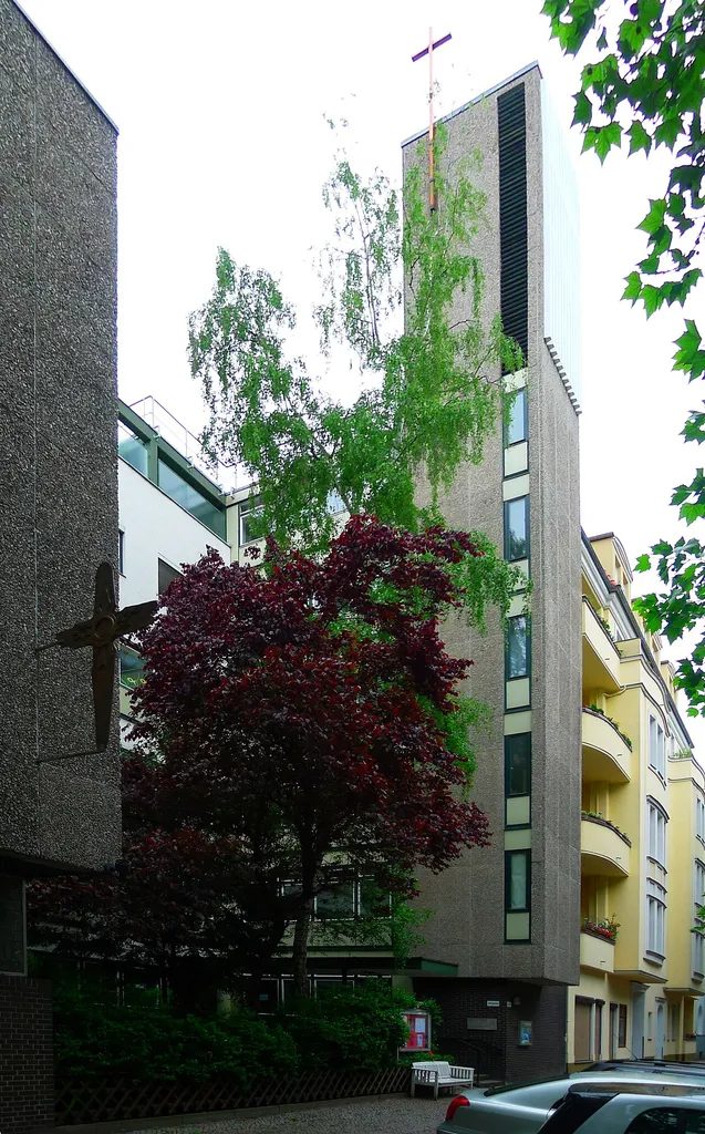 Blick nach Nordwest auf die Kirche