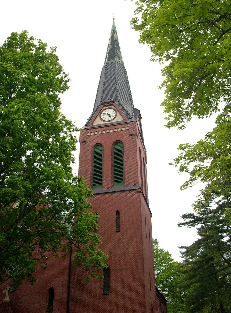 evangelische Johanneskirche von 1905, Dresdener Straße in Bernsdorf (Oberlausitz)