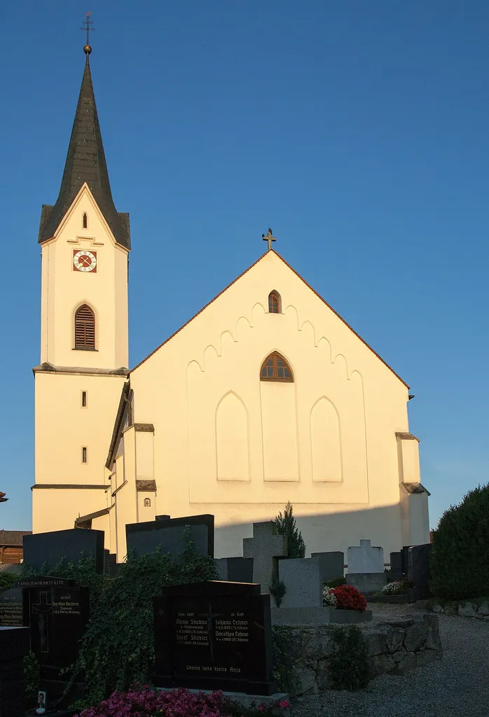 This is a photograph of an architectural monument.It is on the list of cultural monuments of Bayern, no. D-2-75-124-171.