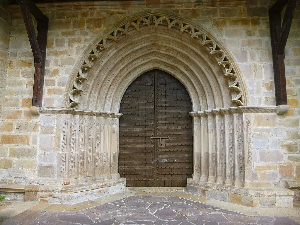 Idiazabal - Iglesia del Señor San Miguel, portada tardorrománica