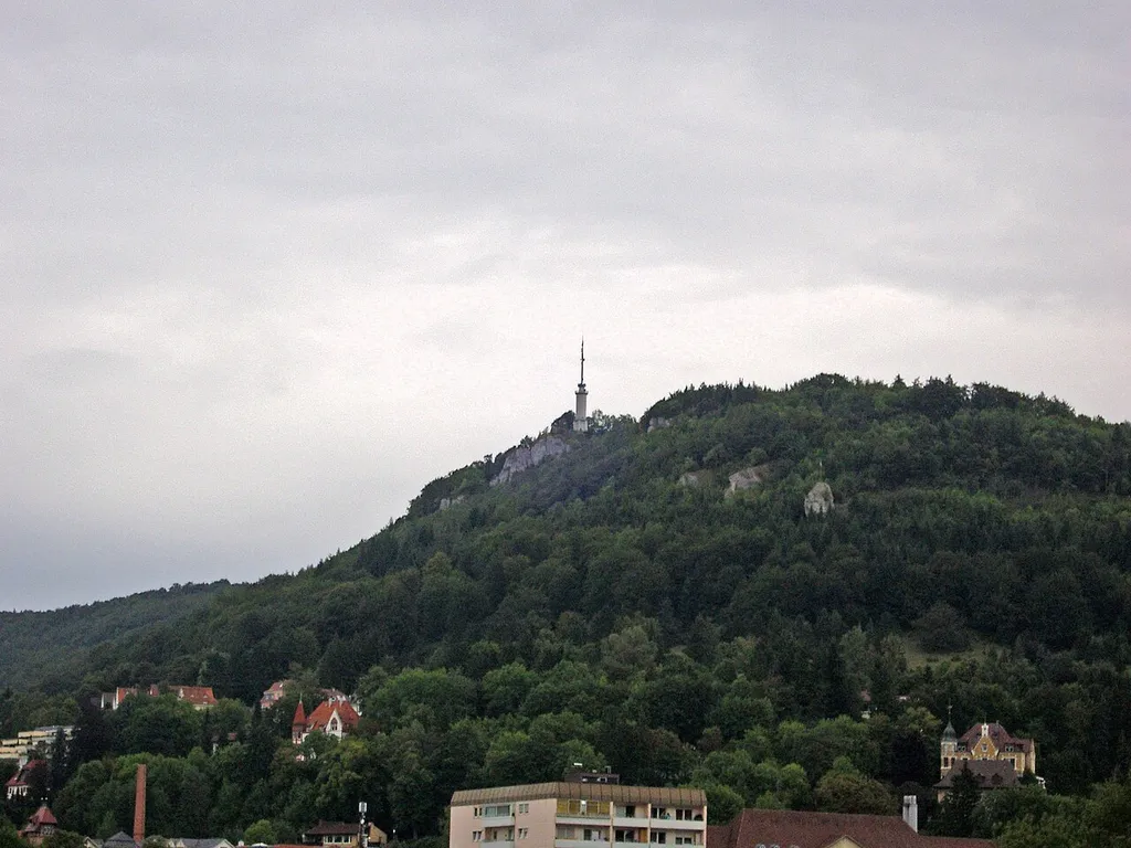 Schlossfelsen mit Aussichtsturm