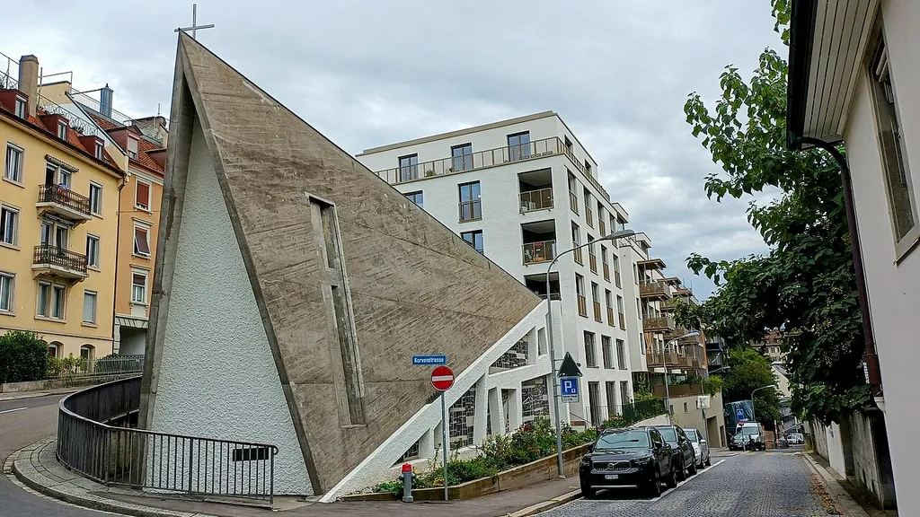 Außenansicht der Martin-Luther-Kirche Zürich