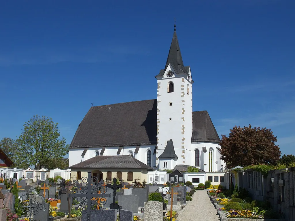 Parish Church Saint Andrews and cemetary in Mitterkirchen.