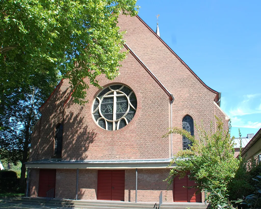 Kath. Pfarrkirche Heilig Kreuz Fischbachstraße in Quadrath-Ichendorf, Bergheim