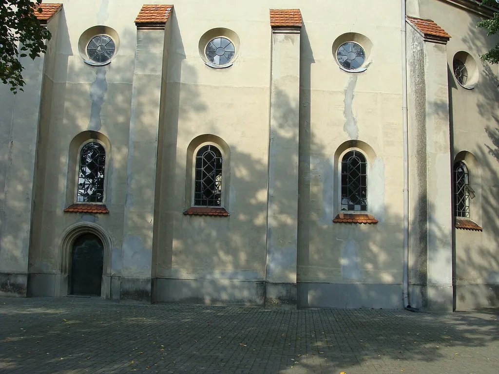 Wągłczew - kościół w zespole klasztornym kanoników regularnych, obecnie parafialny pw. św. Klemensa (zabytek nr rejestr. LD/85/866 z 28.10.1967)