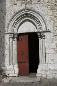 Portal der Kirche St-Clair-St-Léger in Souppes-sur Loing