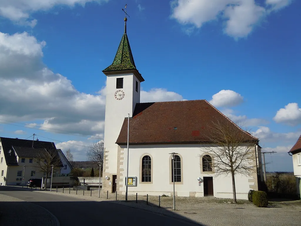 Die Kirche St. Jakobus liegt am nordöstlichen Ortsrand von Haslach (Stadtteil von Herrenberg)