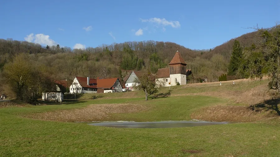 Burgstall der Wasserburg und die Allerheiligenkapelle, Unterscheffach