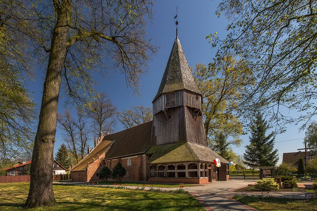 Kmiecin, kościół par., ob. punkt muzealny, 1344, wieża - 1754