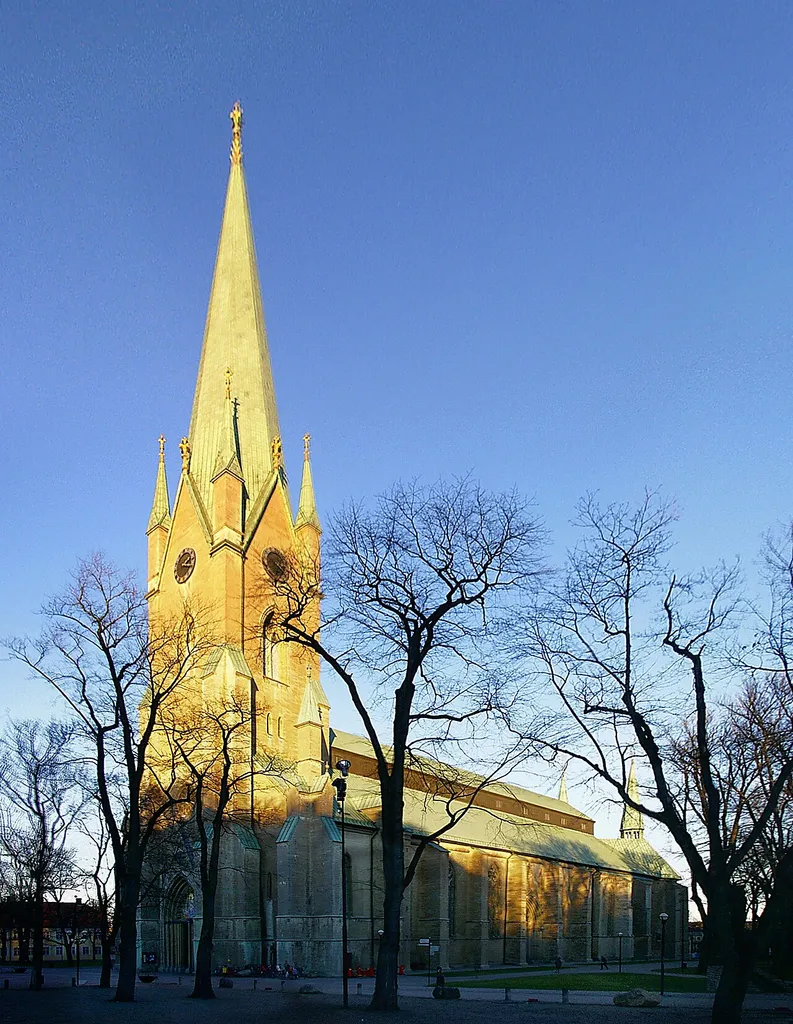 bearbeitete Version von :commons:image:Linkopings domkyrkan.jpg