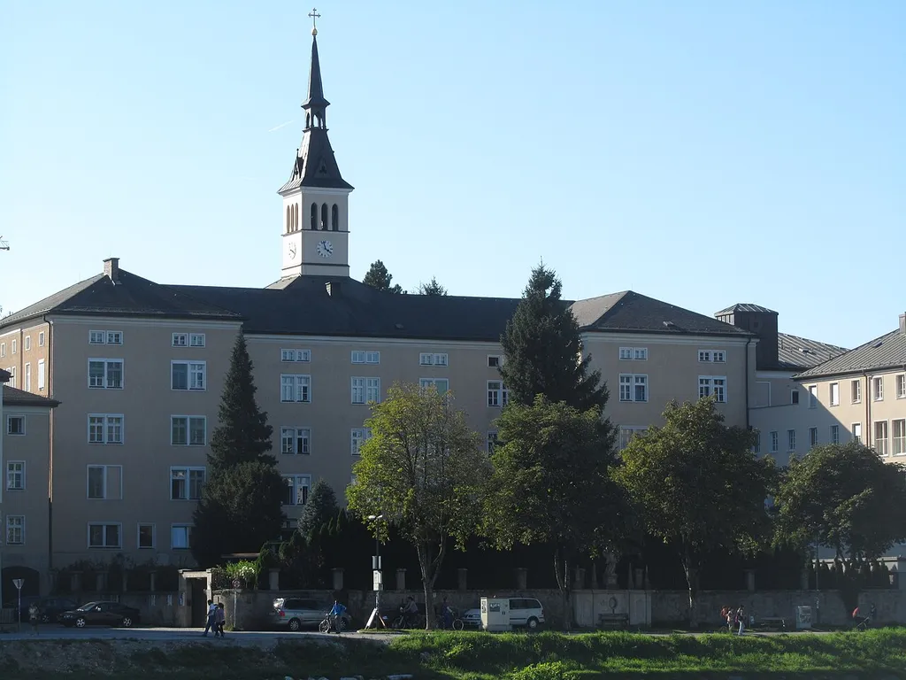 Mutterhaus der Barmherzigen Schwestern hll. Andreas und Michael mit Kirche