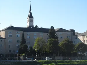 Mutterhaus der Barmherzigen Schwestern hll. Andreas und Michael mit Kirche