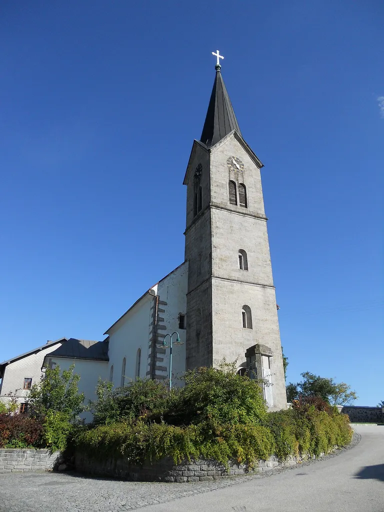 Die Kath. Pfarrkirche hl. Johannes Nepomuk in Scharzenberg am Böhmerwald in Oberösterreich(Bezirk Rohrbach)