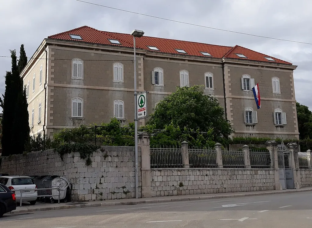 Isusovački samostan i crkva Presvetog Srca Isusova u Splitu