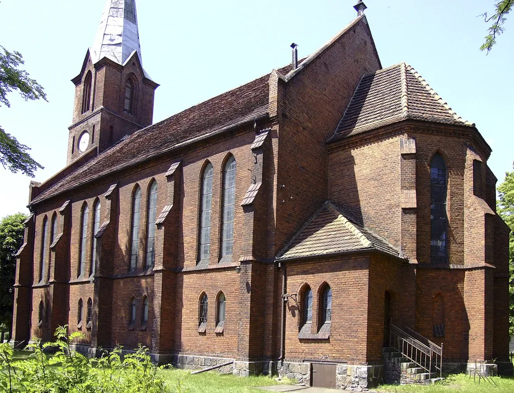 Kuślin, ul. Sczanieckiej 10 - dawny kościół ewangelicki, obecnie rzymskokatolicki parafialny pw. Zmartwychwstania Pańskiego z lat 1881-83 (zabytek nr 2572/A)