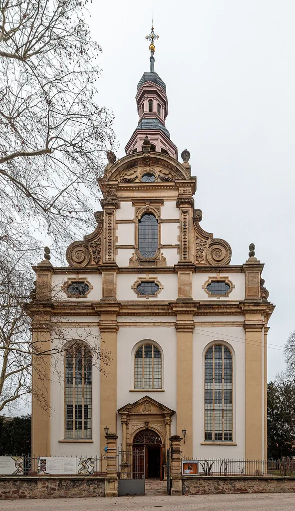 This is a photograph of a cultural monument.It is on the list of cultural monuments of Speyer. Designation: Protestant Trinity Church Construction time: 1701–17 Description: Large volume, late baroque aisleless church Roof tower with bulbous dome and lantern Architect Johann Peter Graber, Dutch gable 1891 overformed by Heinrich Jester with church equipment Place: Speyer, Rhineland-Palatinate, Germany, Europe Location: Große Himmelsgasse House number: 4