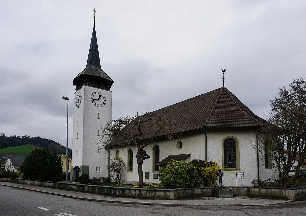 Kirche mit Turm von Südost