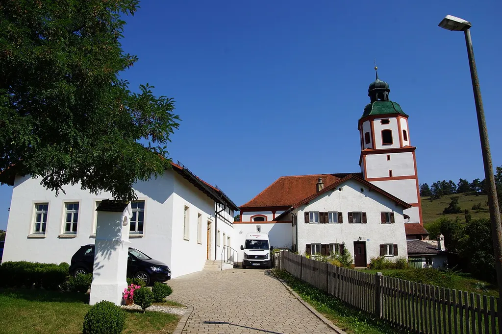 Die katholische Pfarrkirche Mariä Himmelfahrt in Gungolding: