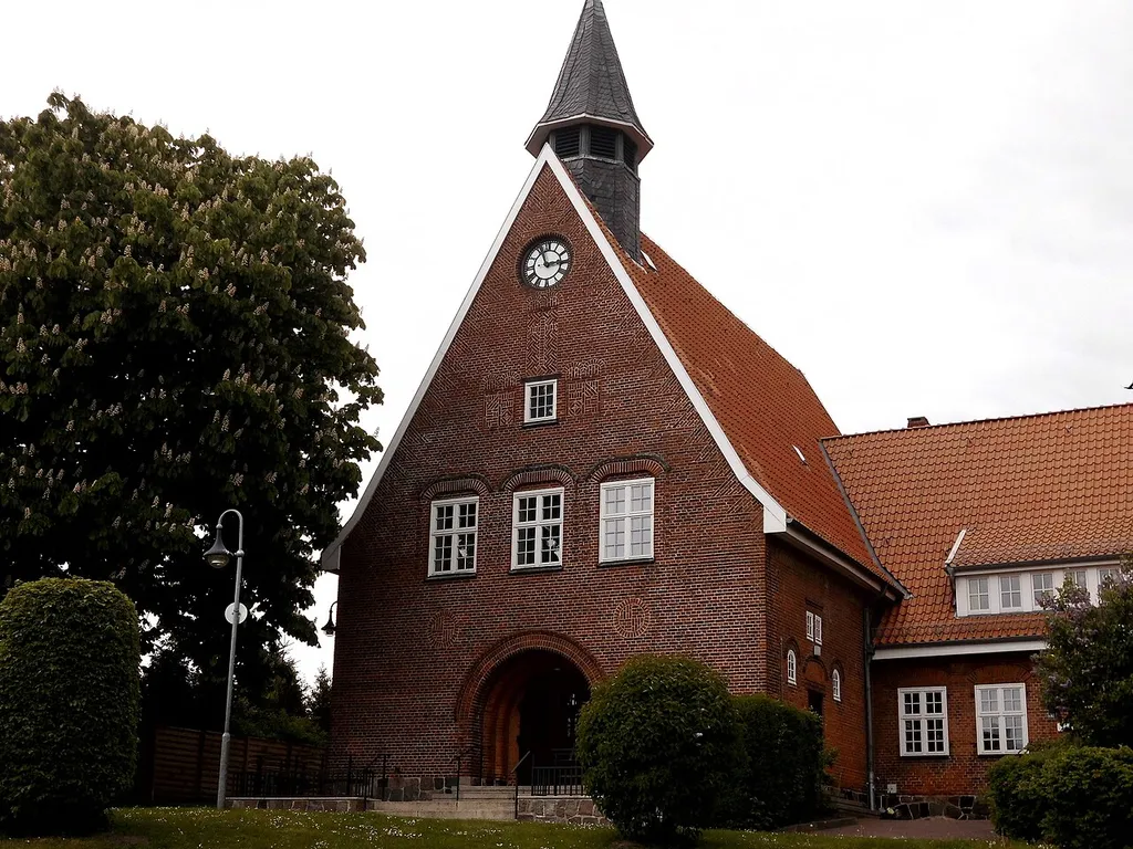 Die Kirche "Zum guten Hirten" im Kieler Stadtteil Pries.
