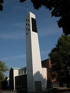 Die evangelisch-lutherische Gnadenkirche zum Heiligen Kreuz in Hannover-Mittelfeld