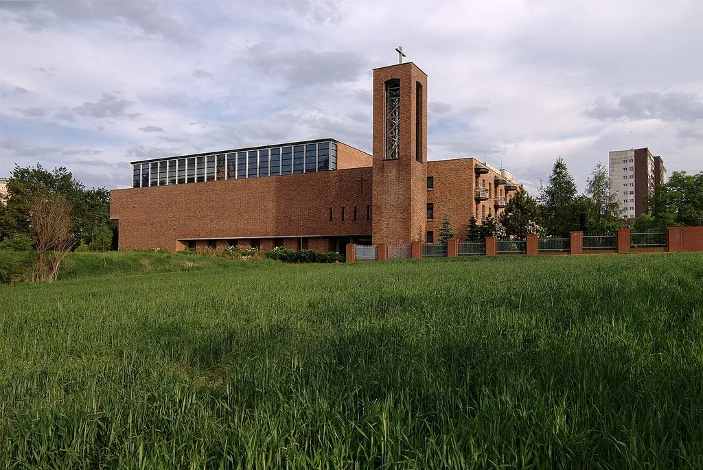 Gliwice. Ulica Pliszki. Kościół Najświętszej Maryi Panny Matki Kościoła. Widok z północnego zachodu.